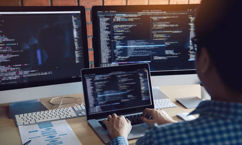数据科学选型:R与Python如何赋能荣县网站建设?